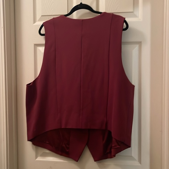 NWT torrid plus size 4 Studio Luxe Ponte Vest maroon burgundy button front - Picture 8 of 8